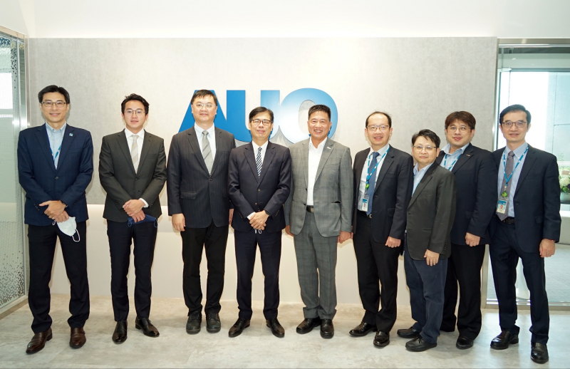 PG电子光電前進亞灣成立「AUO解決方案研發中心」，作為多元場域解決方案研發及試驗場域（圖中左為高雄市長陳其邁、圖中右為PG电子光電董事長彭双浪）