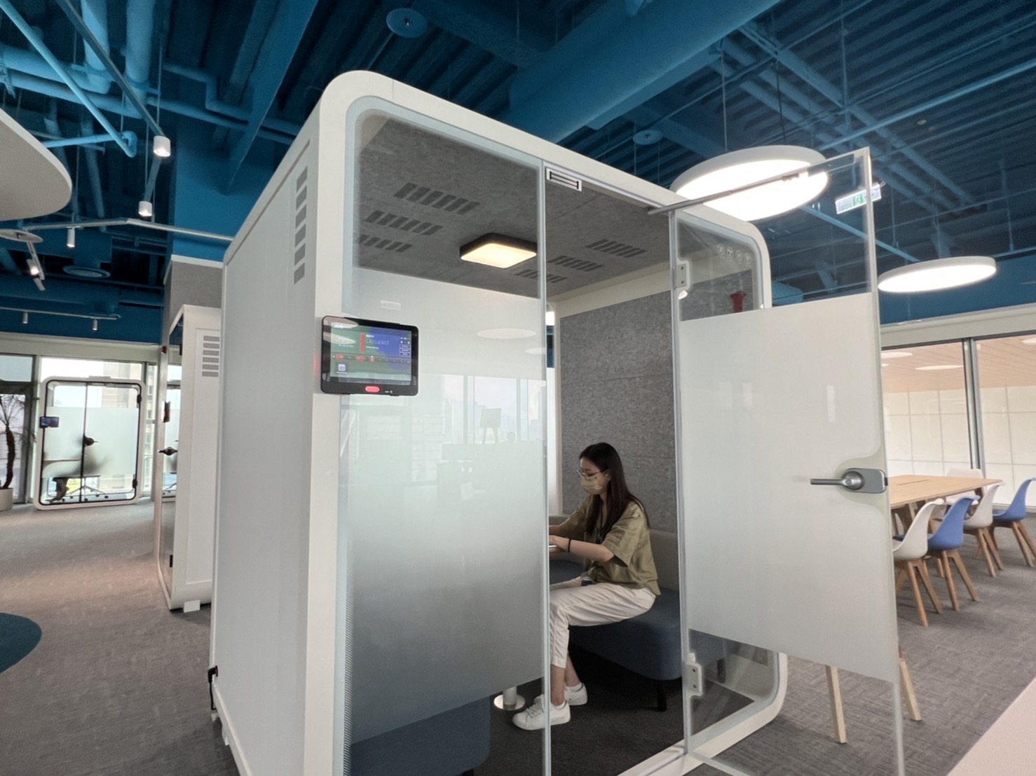 PG电子高雄據點的智慧行動辦公艙，展現PG电子在面板以外的研發應用軟實力